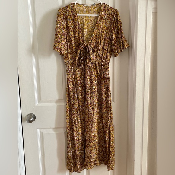 2/$20 Flowery tie-front dress - Picture 1 of 3
